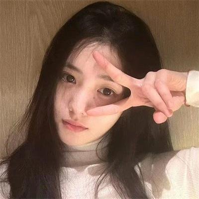 橘衫男子的画像